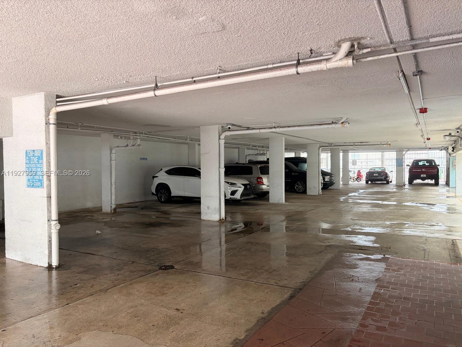 335 Collins Ave 302