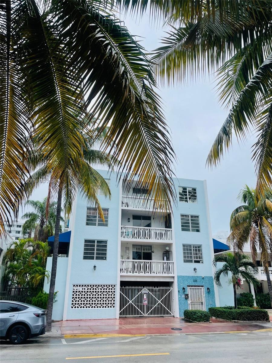 335 Collins Ave 302