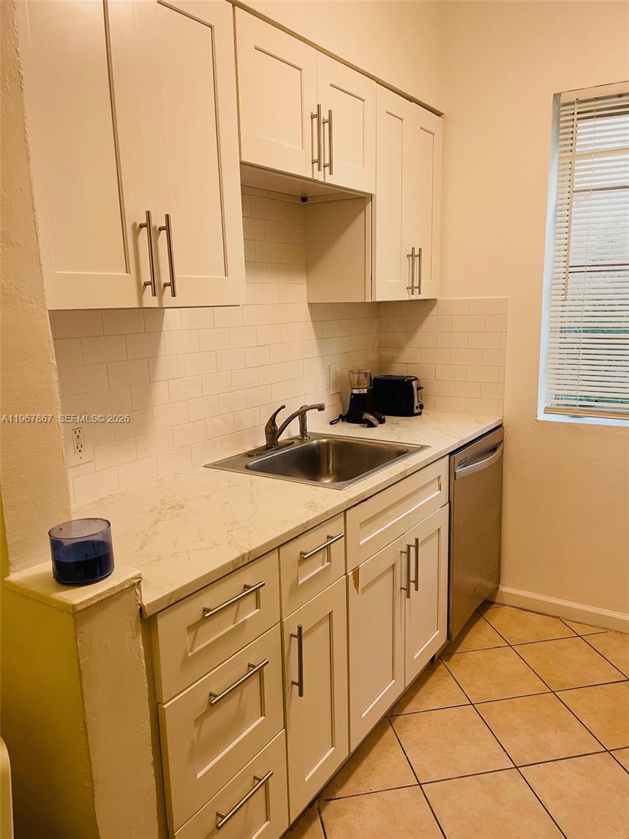 RESIDENCE 1611 CONDO - Residential