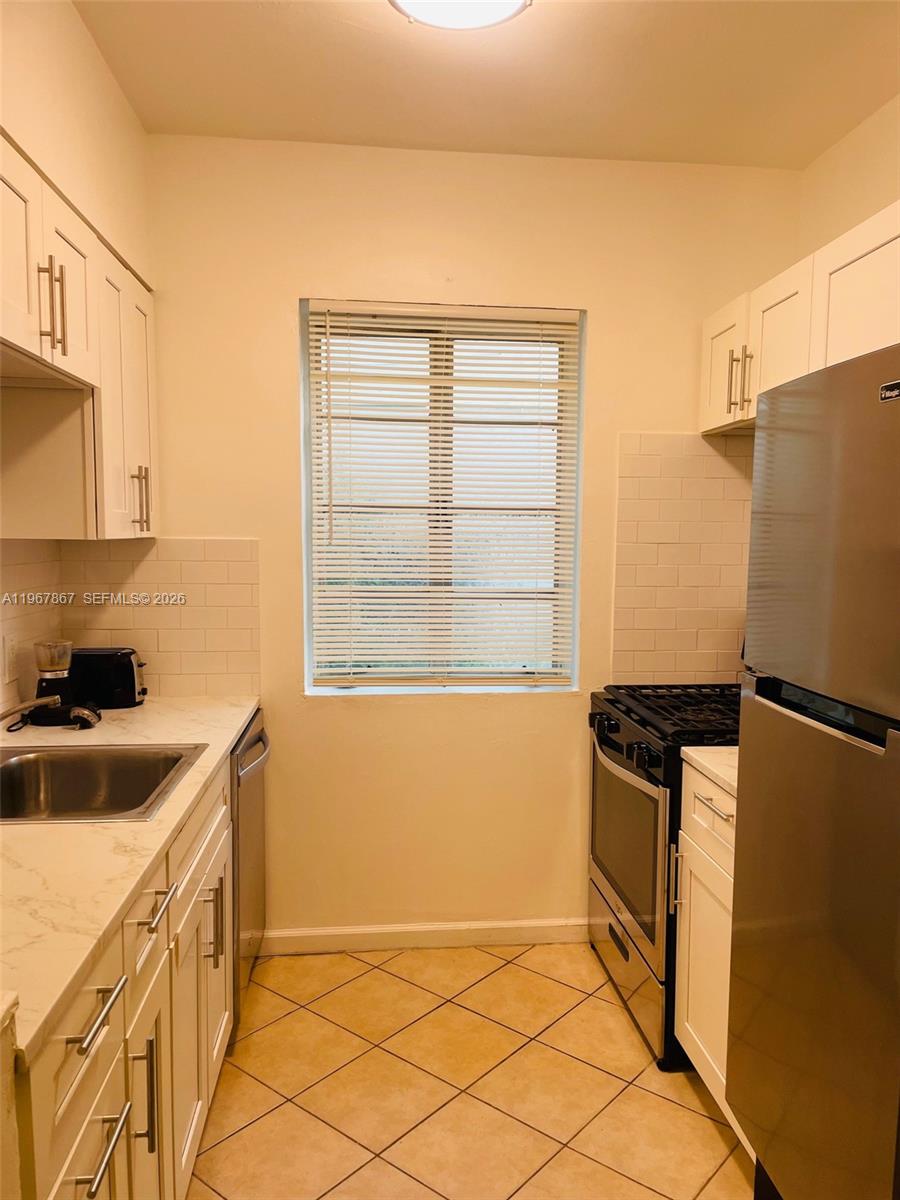 RESIDENCE 1611 CONDO - Residential