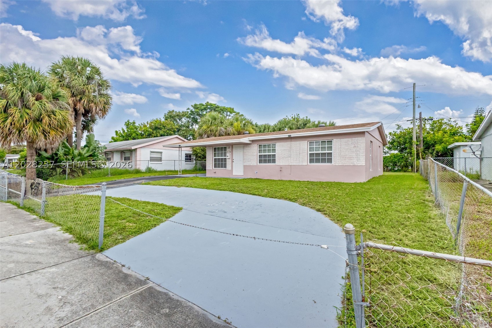 1570 W 13TH ST, RIVIERA BEACH, FL 33404 - Image c8fcd74522f50ba28e239e8f0f6c7868/2932618084