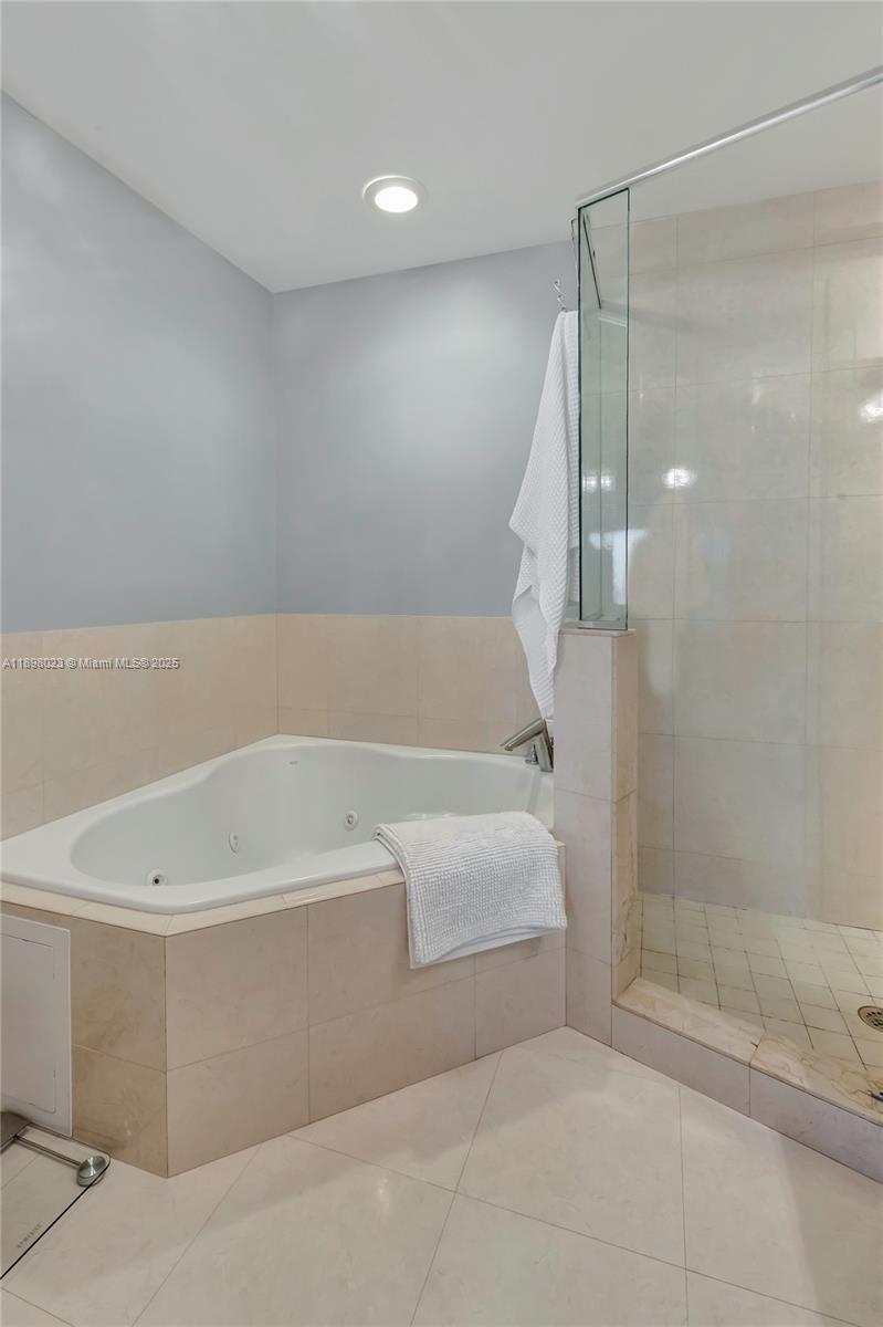 MERCO AT AVENTURA - Residential
