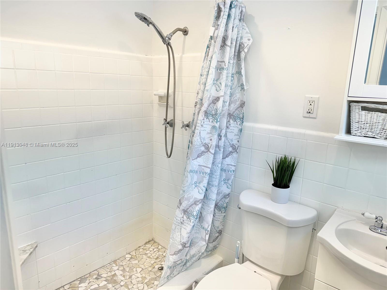 VICTORIA PARK CORR AMEN P - Residential Lease