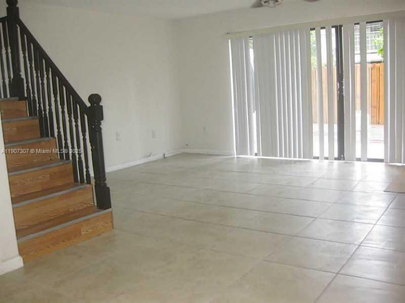 HOLLYWOOD GARDENS CONDOMI - Residential Lease