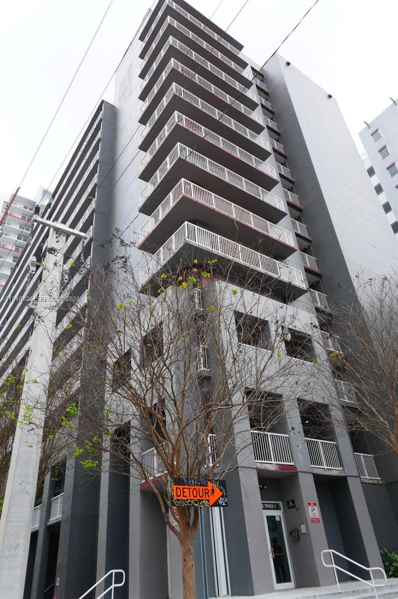 CASA GRANDE I TOWERS COND - Residential