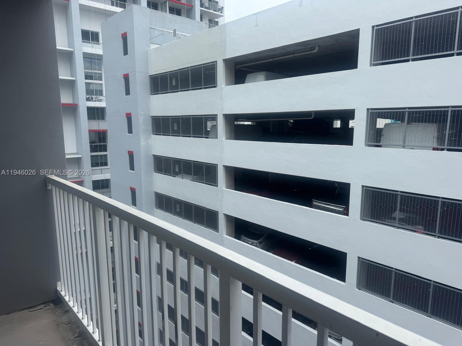 CASA GRANDE I TOWERS COND - Residential