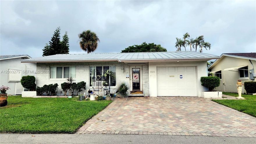 Charming 2 bed 2 bath lake view home in the desirable 55+ Community of mainlands of Tamarac. New roof 2019.
 Club House Amenities and pool. Relaxing Atrium to enjoy the sunset.Located close to shopping restaurants and Airport.