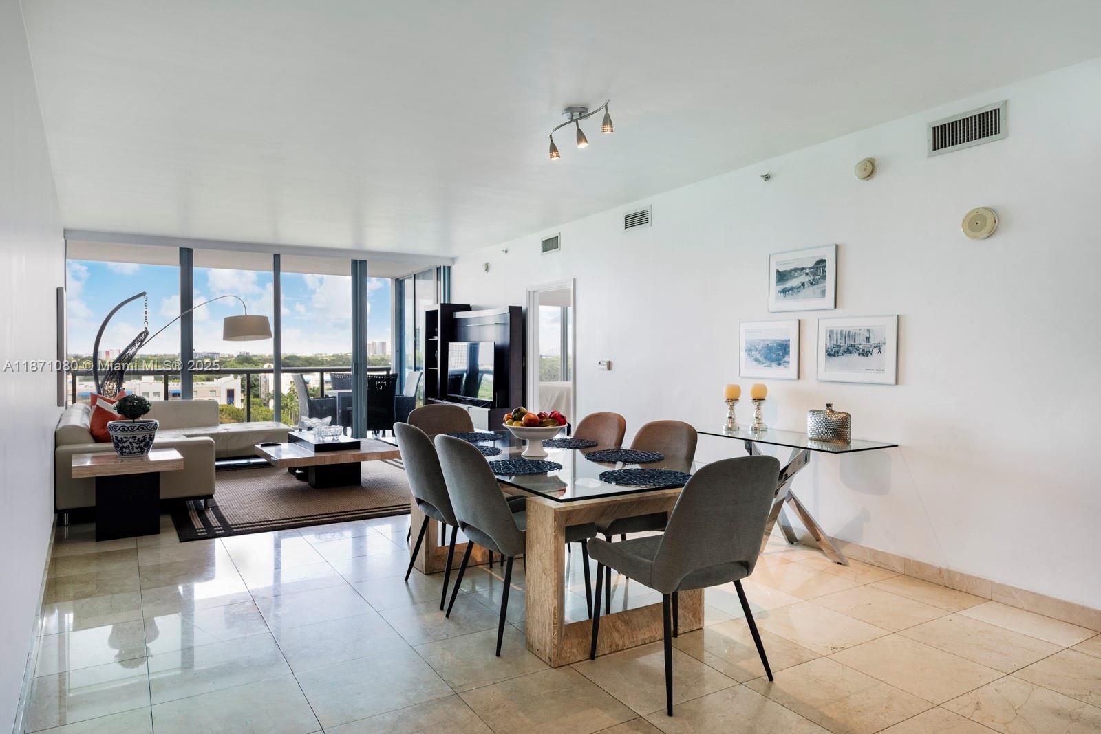 BLUE CONDO - Residential