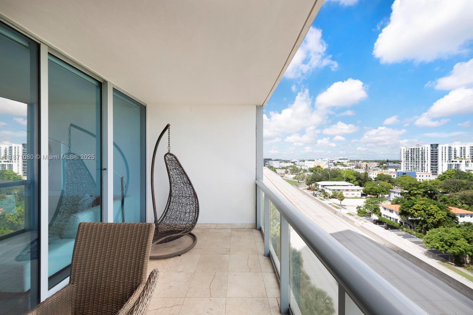 BLUE CONDO - Residential