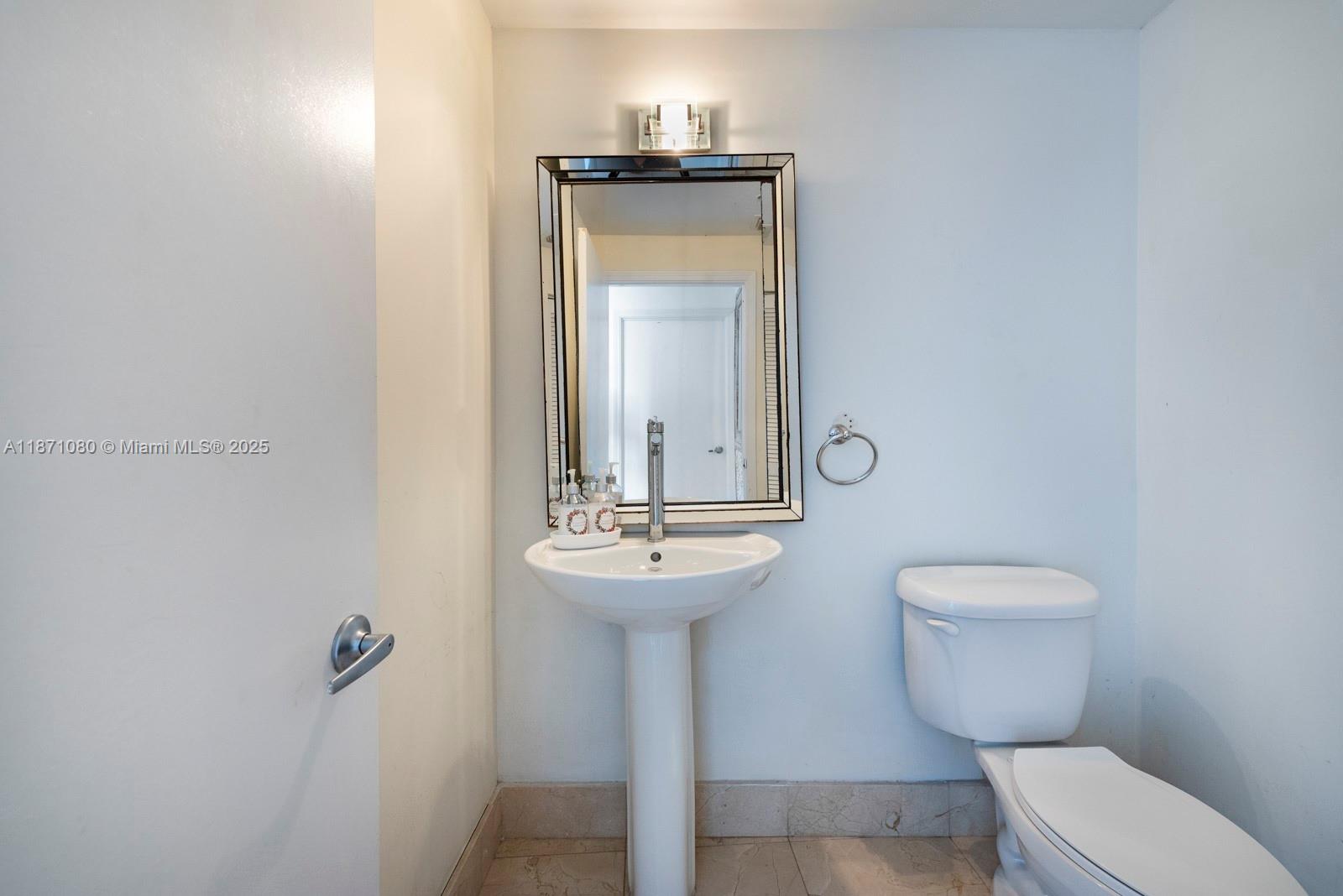 BLUE CONDO - Residential