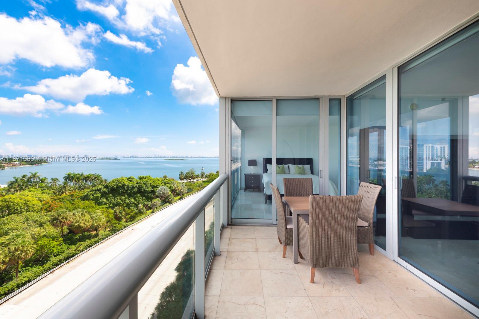 BLUE CONDO - Residential