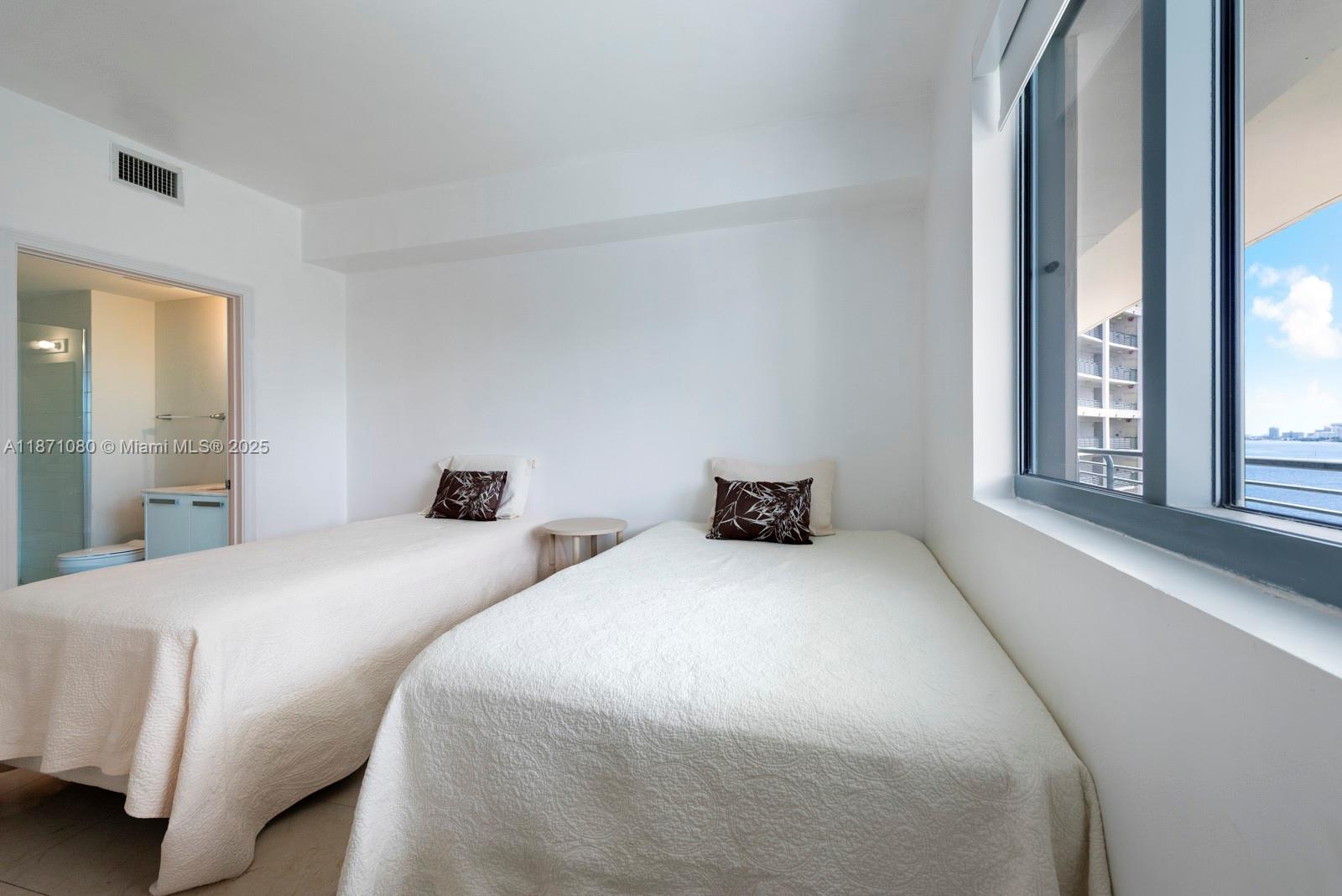 BLUE CONDO - Residential