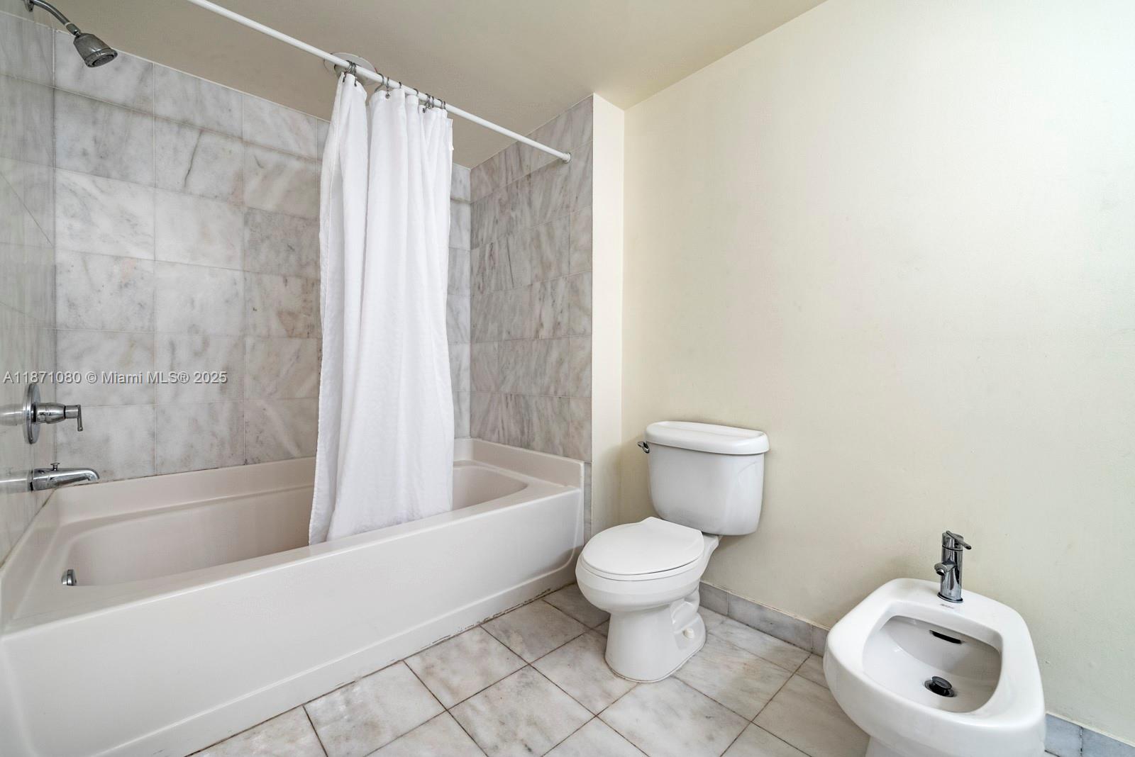 BLUE CONDO - Residential