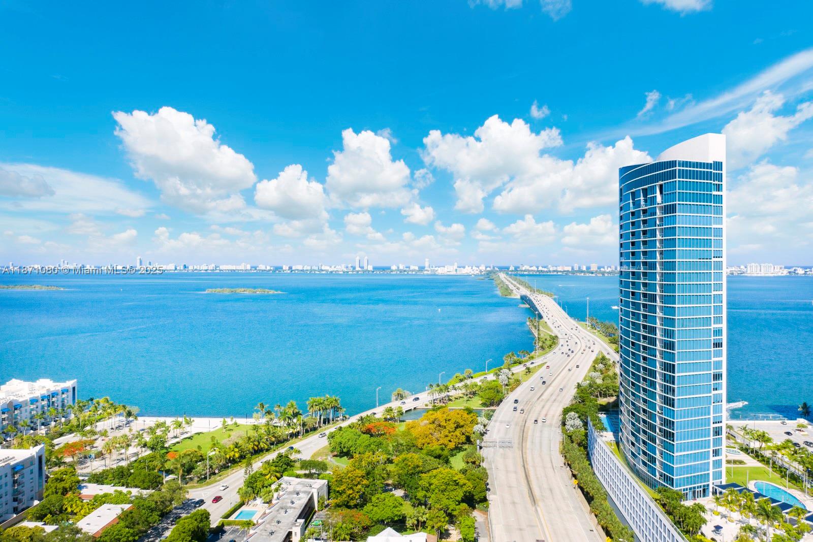 BLUE CONDO - Residential