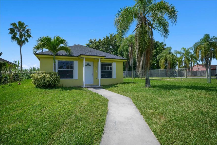 SIMPLY CHARMING 3 BEDROOM 2 BATH HOME IN FLORIDA CITY'S VILLAGE OF PALM BAY COMMUNITY.  THIS ONE STORY HOME HAS A BRAND NEW ROOF, NEW A/C, NEWER KITCHEN AND APPLIANCES.  THIS PROPERTY IS READY TO MOVE IN AND MAKE IT YOUR OWN. GENEROUS SIZE YARD THAT CAN BE FENCED FOR PRIVACY.  PRICED TO SELL QUICKLY.  CALL FOR A PRIVATE SHOWING.