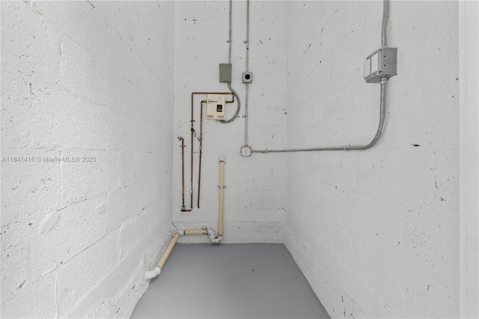 RIDGE CREST - Residential