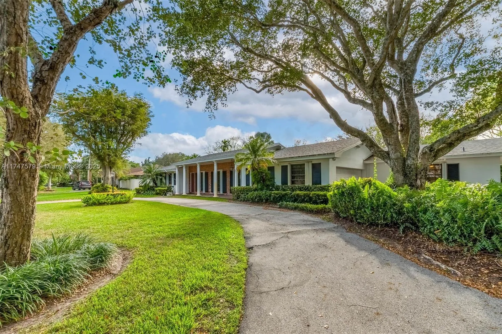 Palmetto Bay, Florida 33157, United States, 4 Bedrooms Bedrooms, ,3 BathroomsBathrooms,Residential,Active,2679