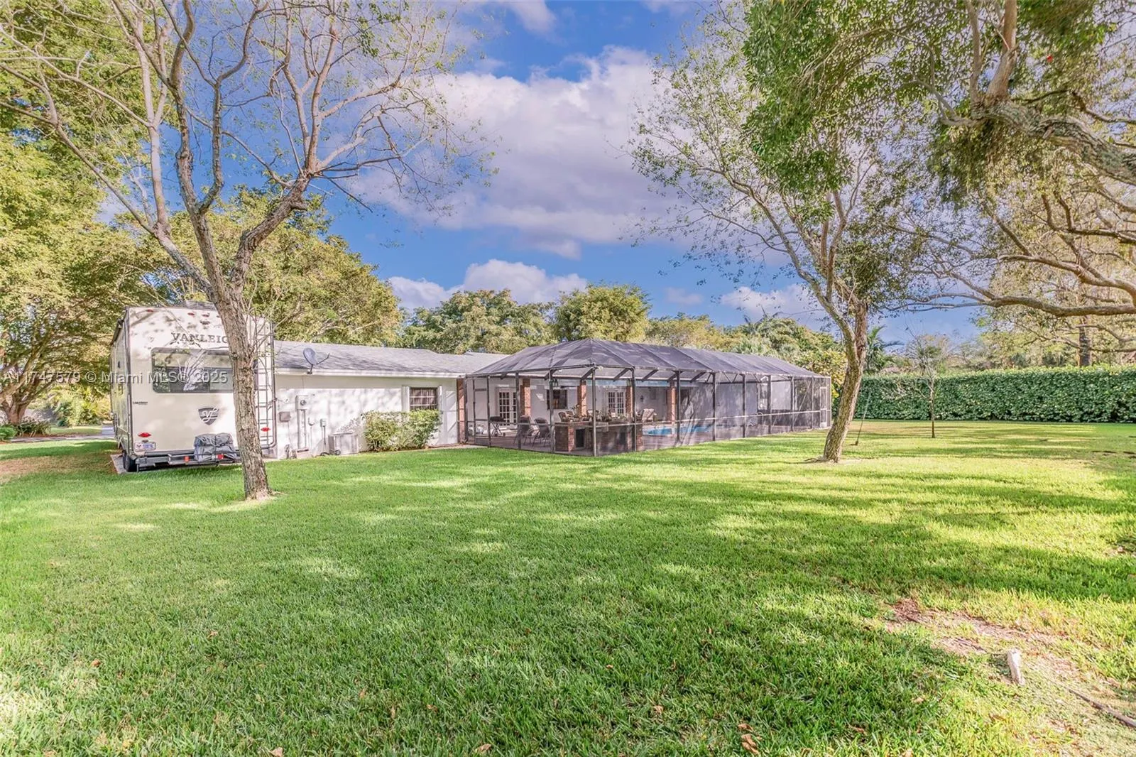 Palmetto Bay, Florida 33157, United States, 4 Bedrooms Bedrooms, ,3 BathroomsBathrooms,Residential,Active,2679