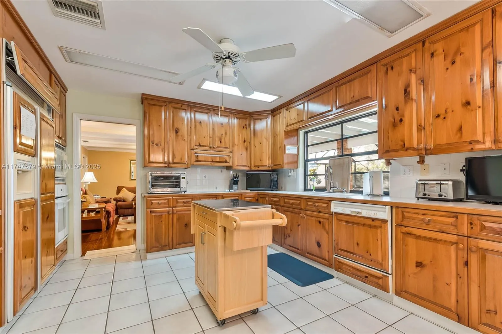 Palmetto Bay, Florida 33157, United States, 4 Bedrooms Bedrooms, ,3 BathroomsBathrooms,Residential,Active,2679