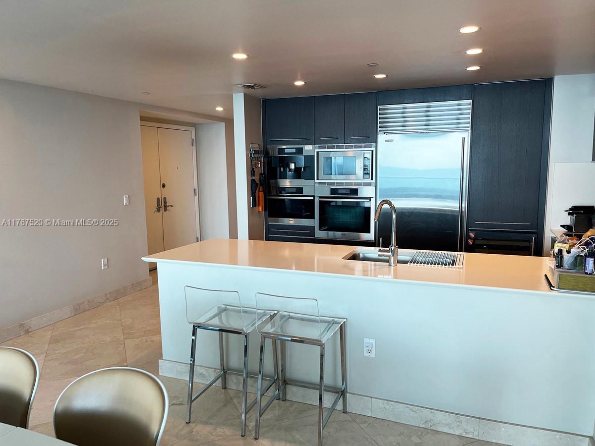 17001 E Collins Ave 1404