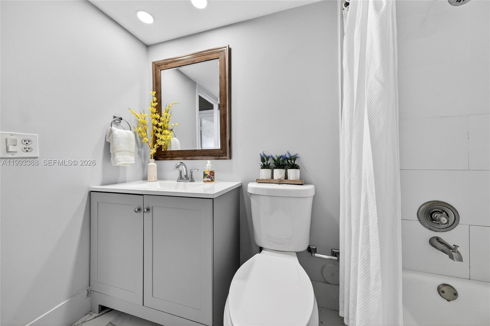 CAMBRIDGE AT CENTURY VILL - Residential