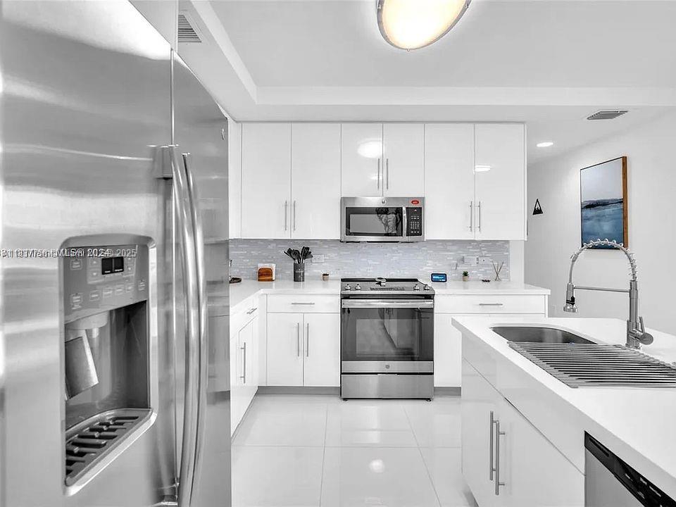 2651 NE 212th Terr 202