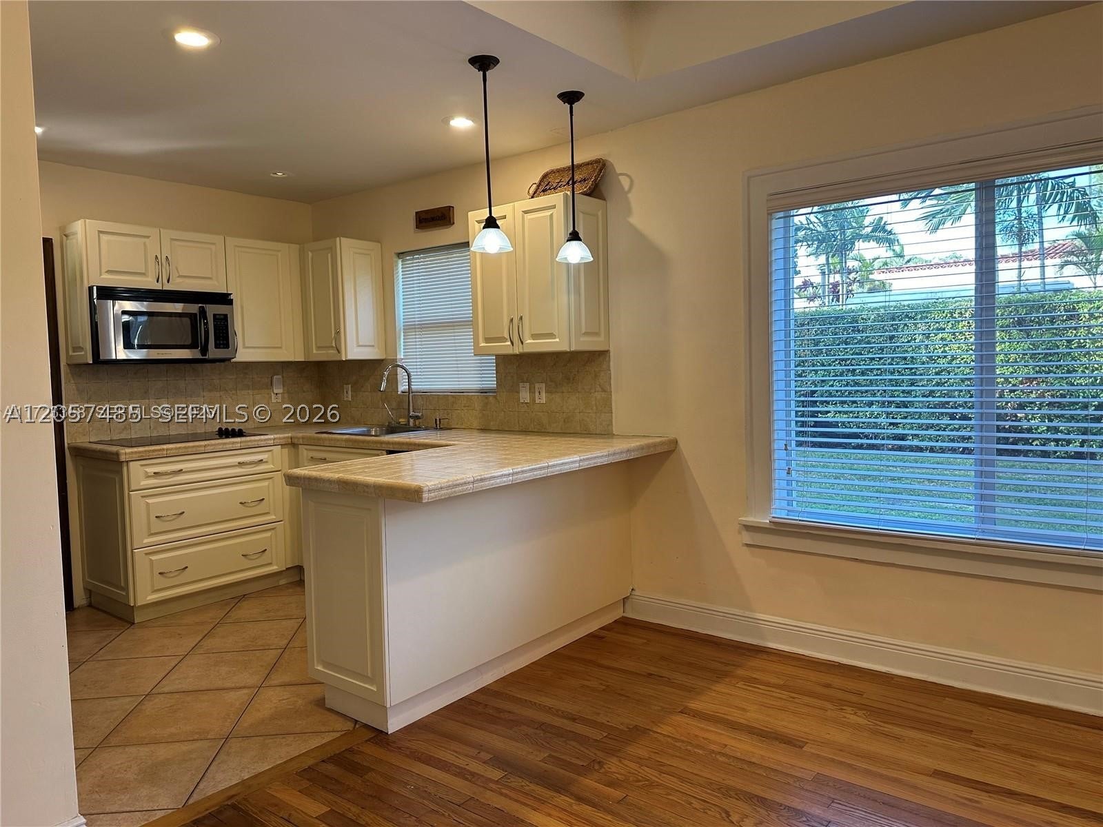 232 E De Leon Dr 232