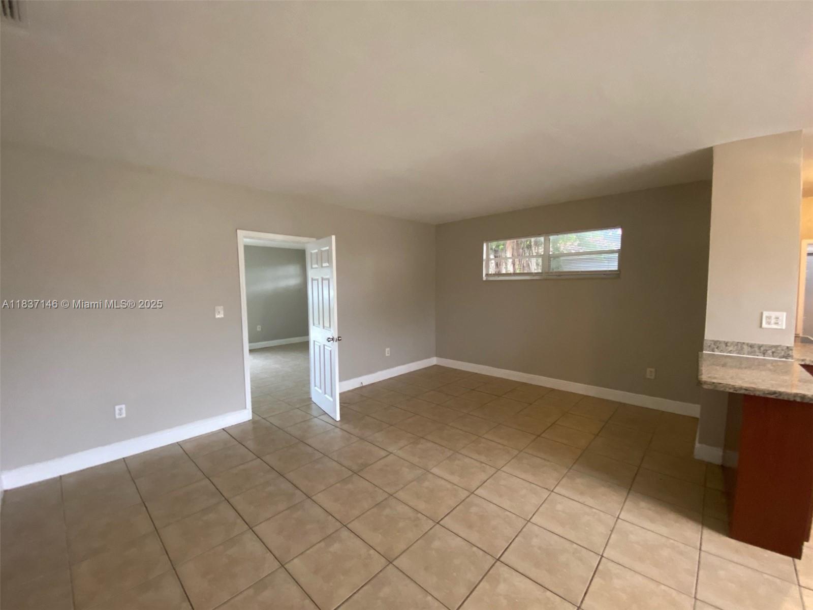 2020 NW 185th Ter, Miami Gardens, FL, 33056/$542,000 4 2020 NW 185th Ter