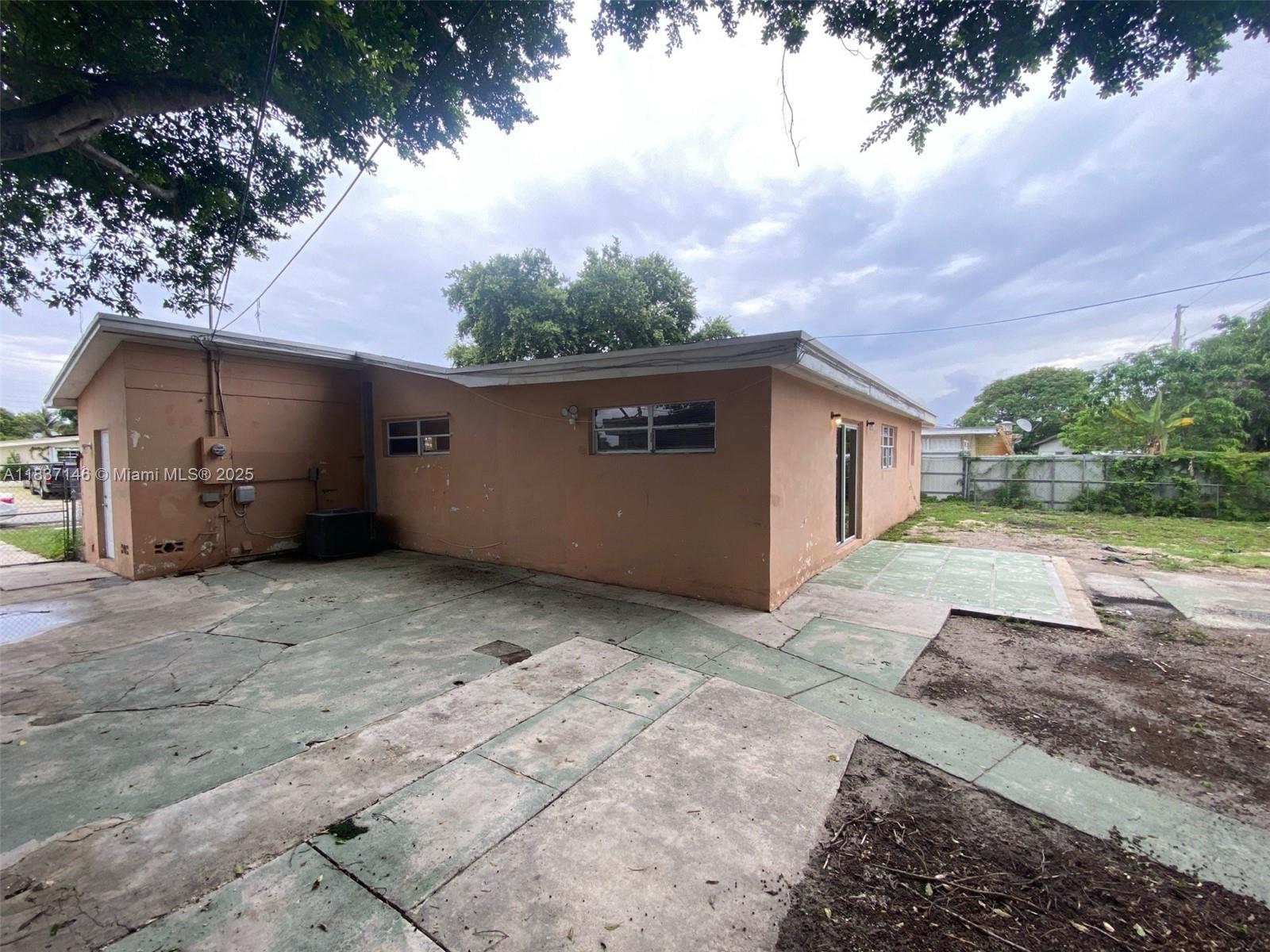 2020 NW 185th Ter, Miami Gardens, FL, 33056/$542,000 1 2020 NW 185th Ter