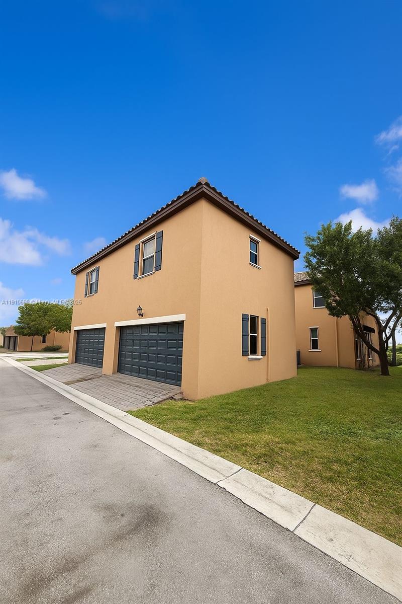 KENDALL COMMONS RESIDENTI - Residential