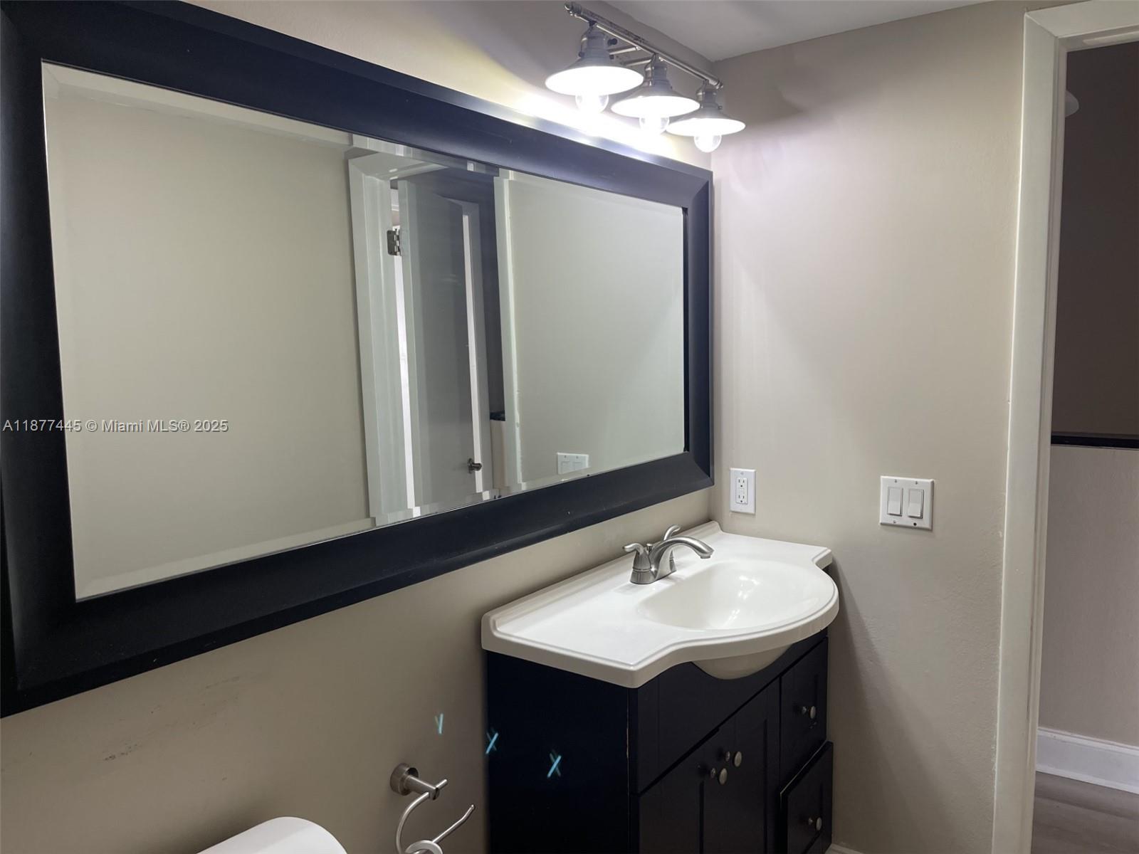 LE PHARE KEY BISCAYNE CON - Residential Lease