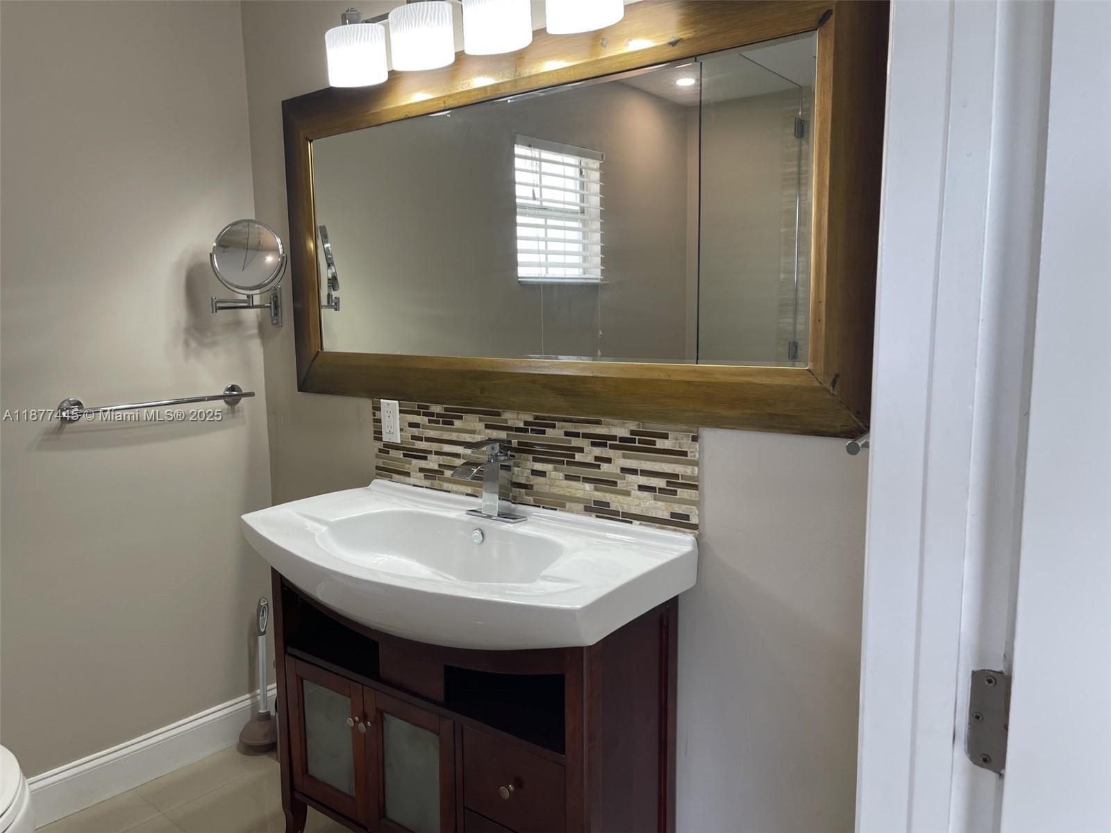 LE PHARE KEY BISCAYNE CON - Residential Lease