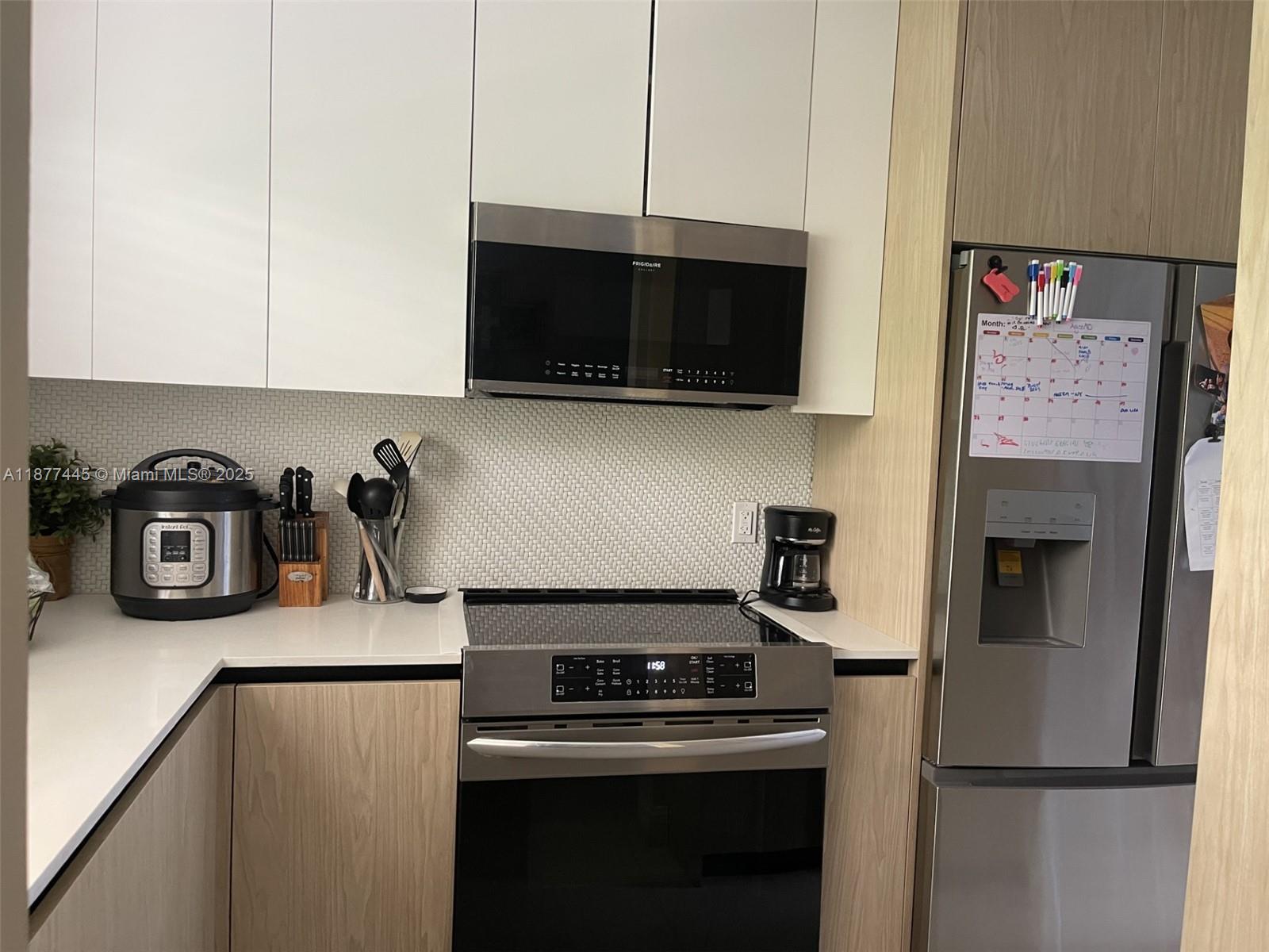 LE PHARE KEY BISCAYNE CON - Residential Lease