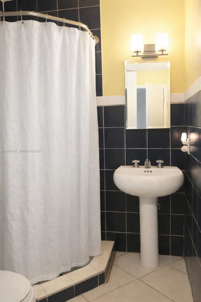 BISCAYNE PARK TERRACE - Residential Lease