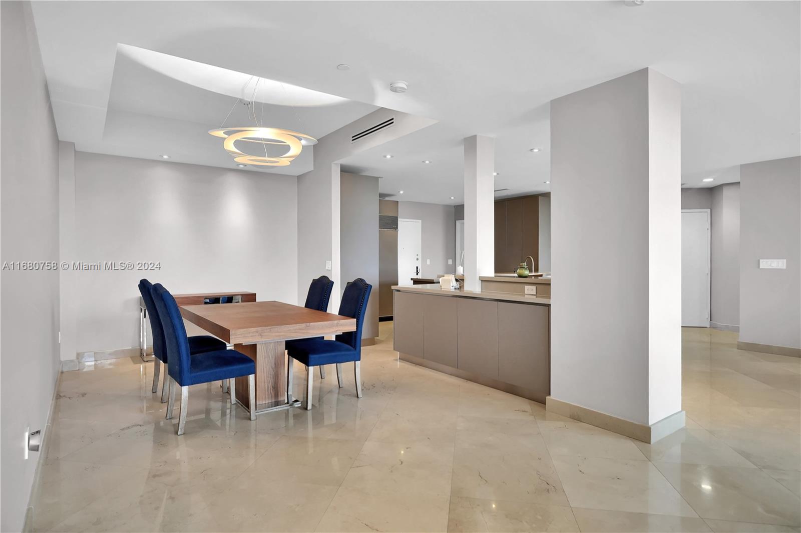 SOLIMAR CONDO - Residential