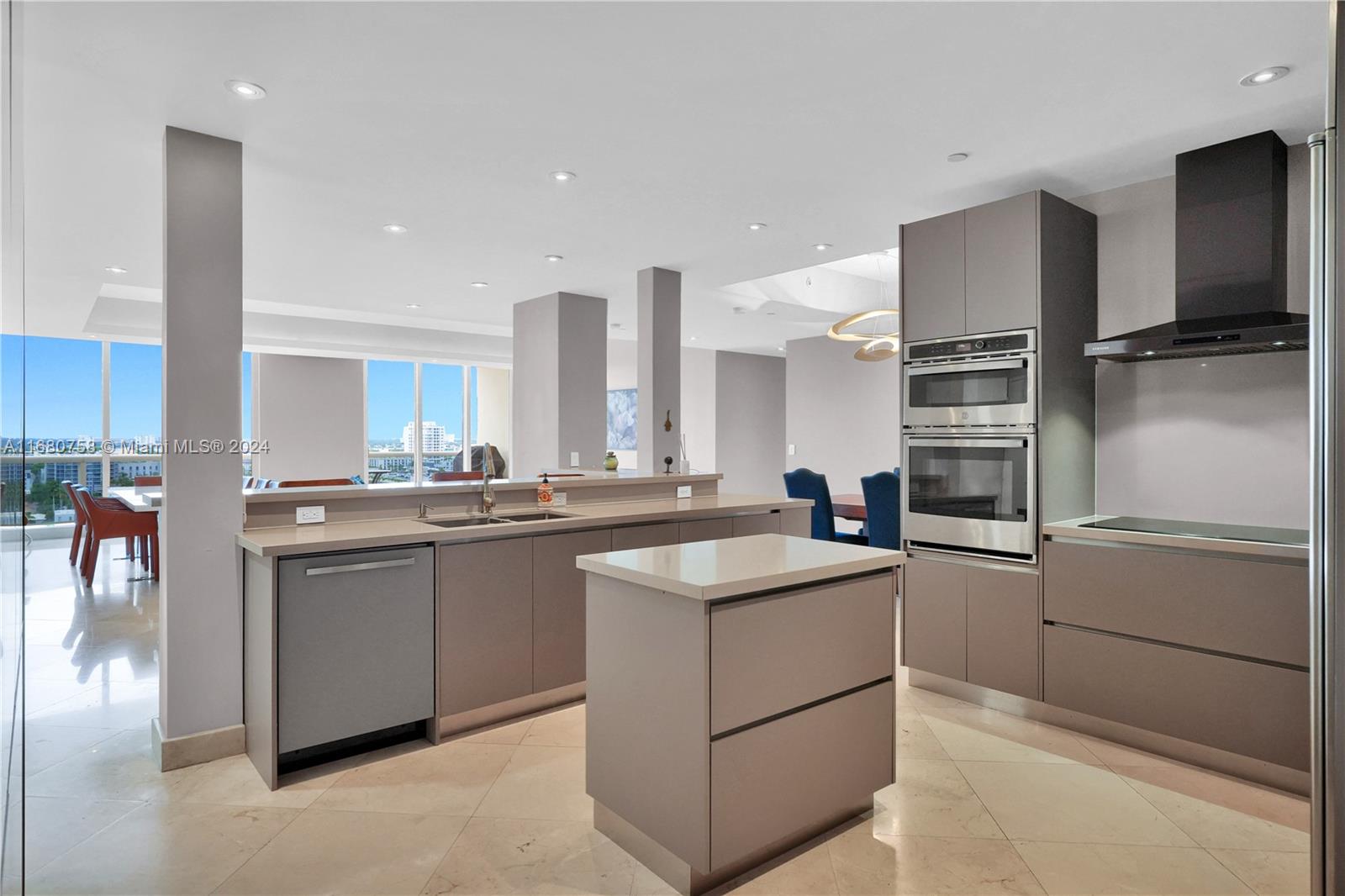 SOLIMAR CONDO - Residential