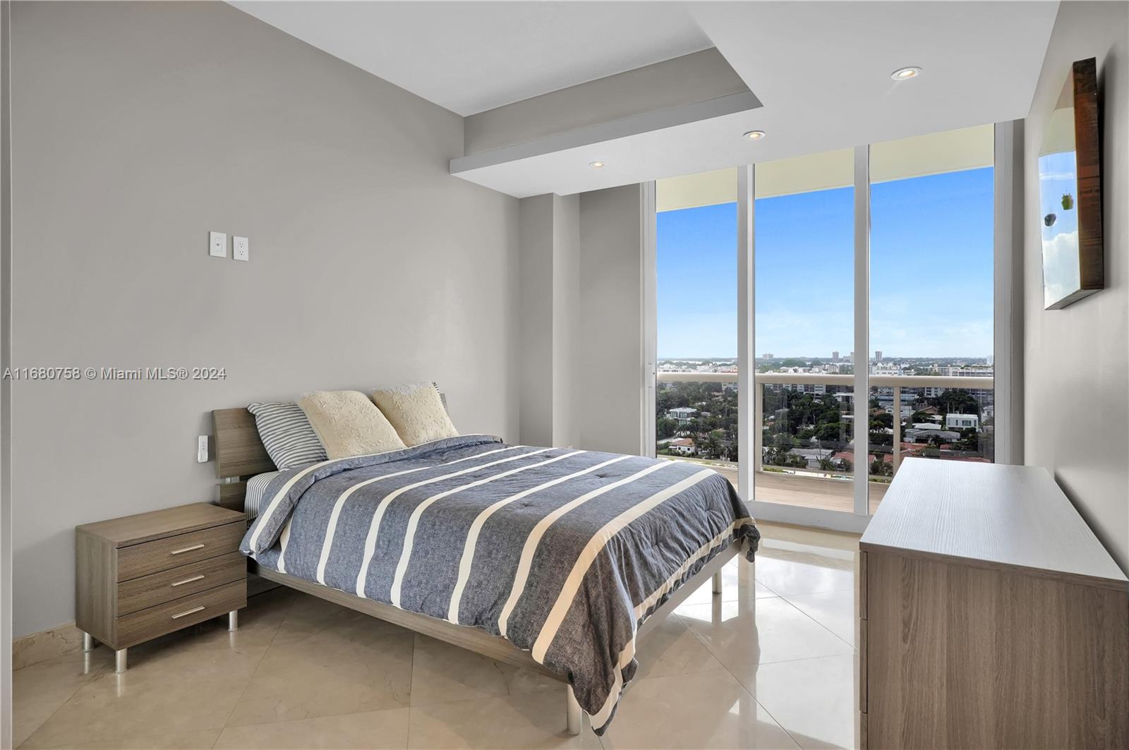 SOLIMAR CONDO - Residential
