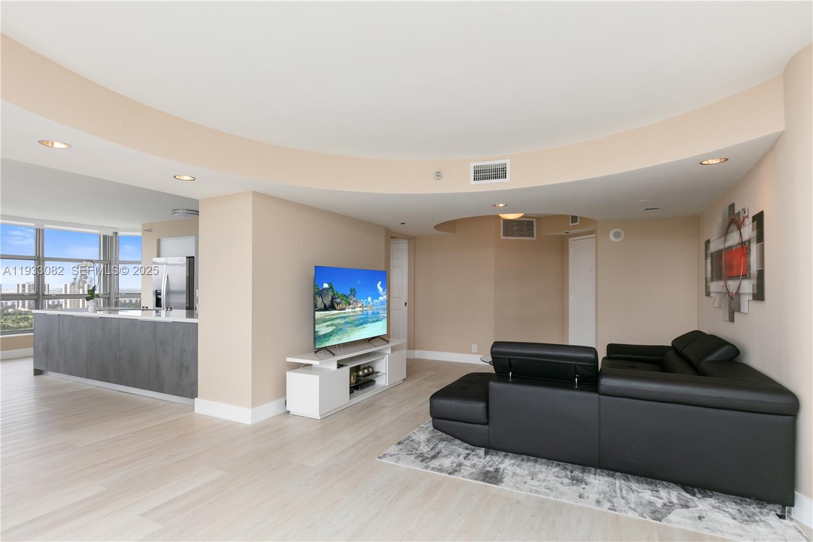 MYSTIC POINTE TOWER 400 C - Residential