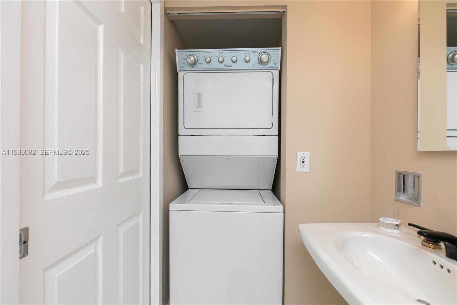 MYSTIC POINTE TOWER 400 C - Residential