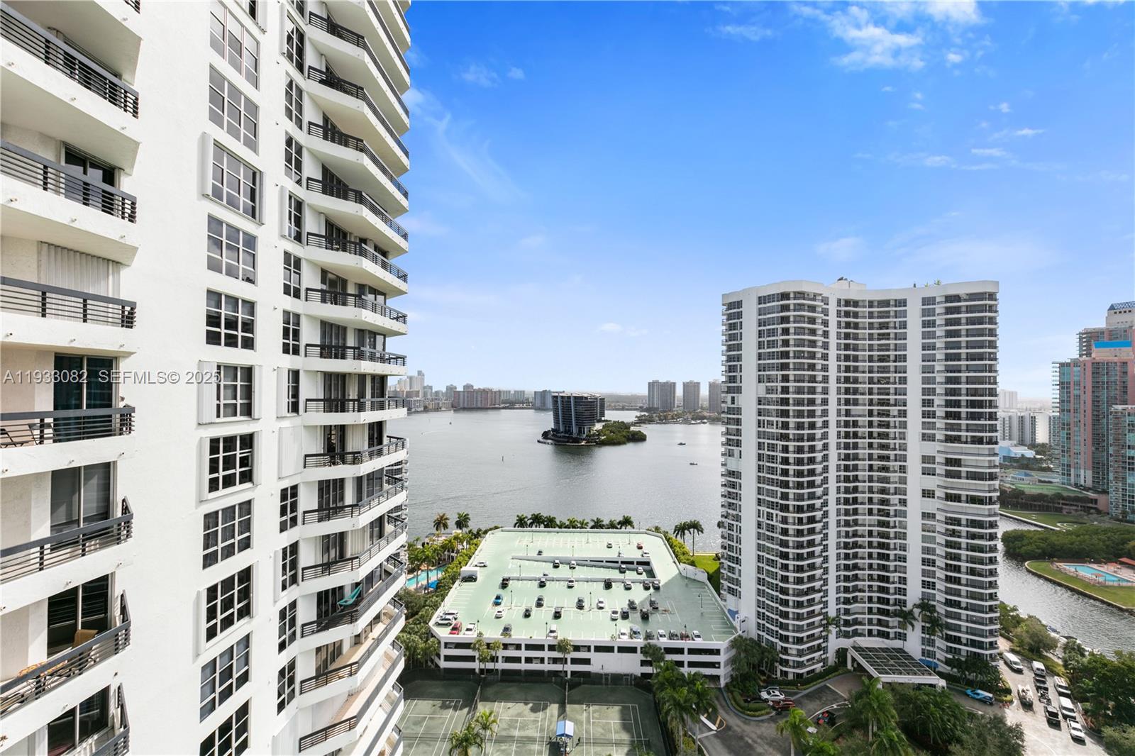 MYSTIC POINTE TOWER 400 C - Residential