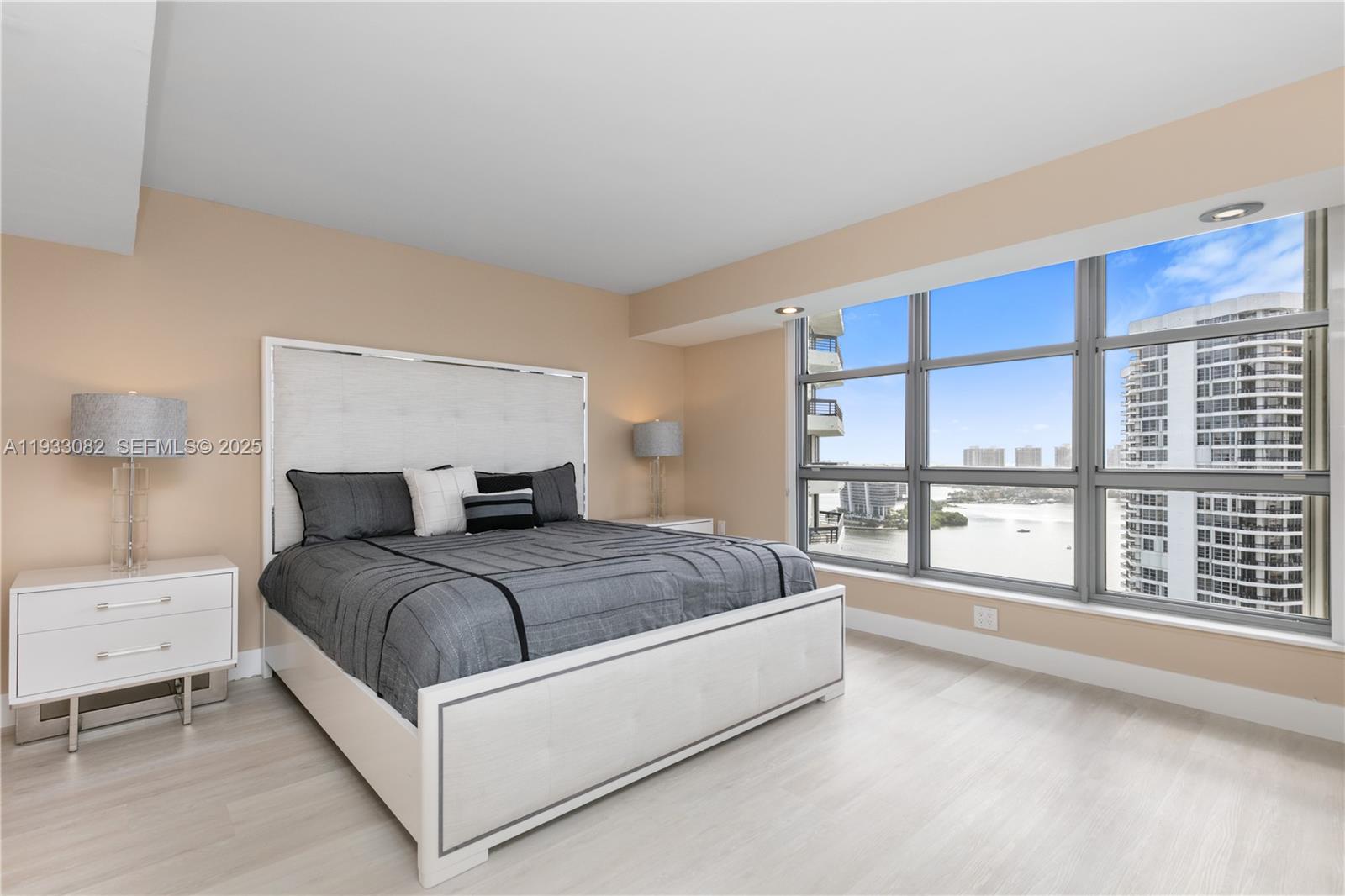 MYSTIC POINTE TOWER 400 C - Residential