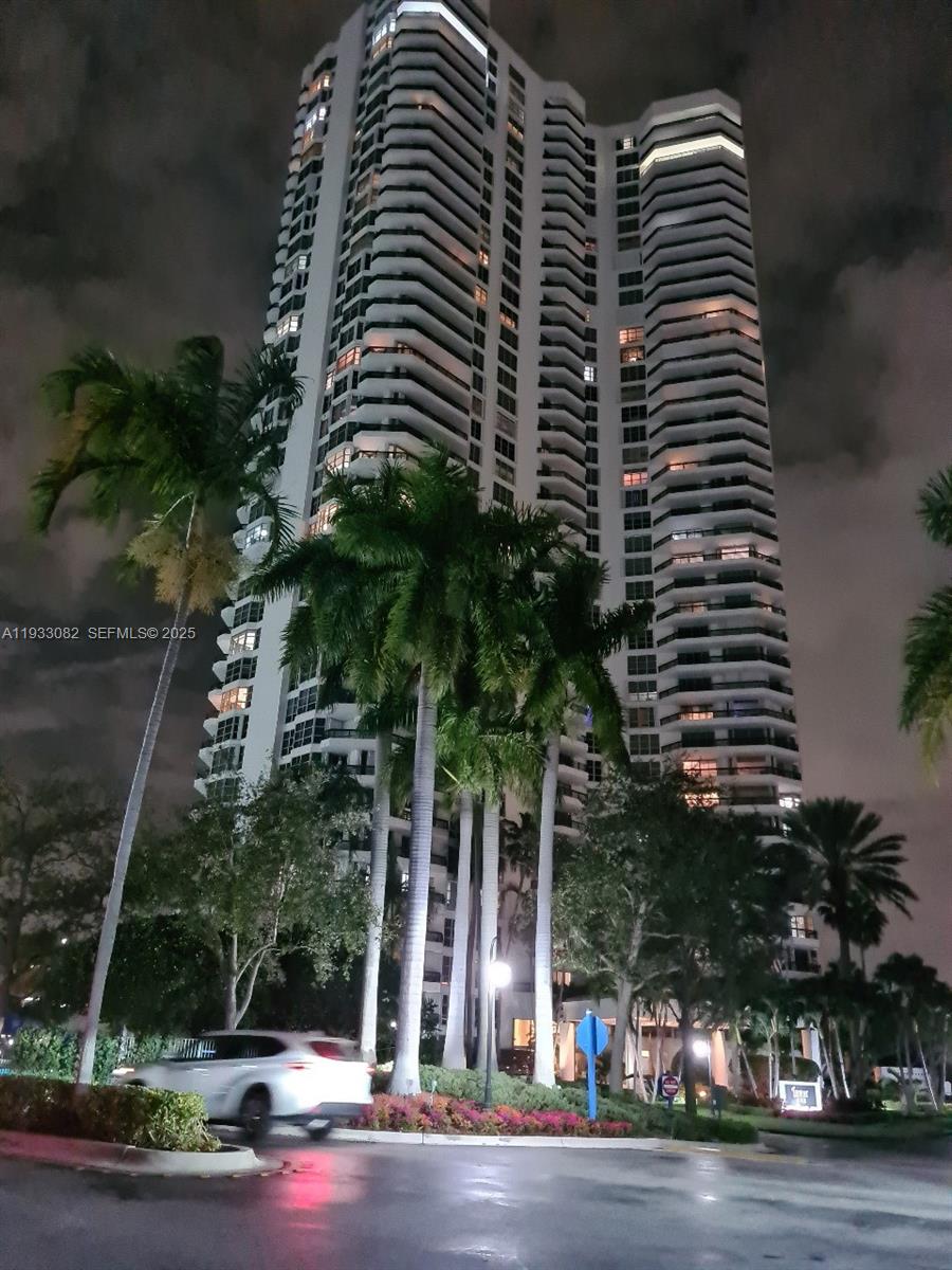 MYSTIC POINTE TOWER 400 C - Residential