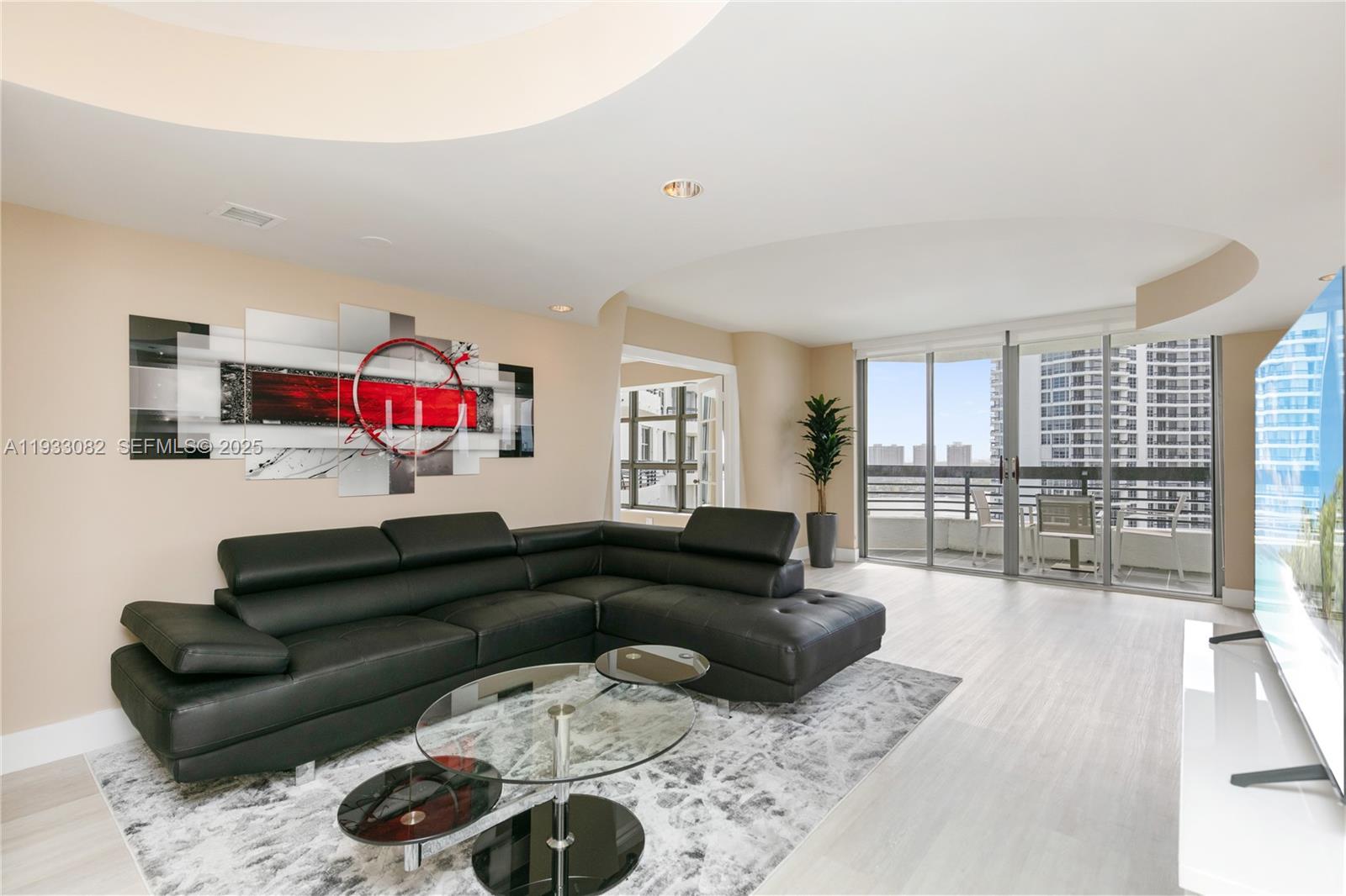 MYSTIC POINTE TOWER 400 C - Residential
