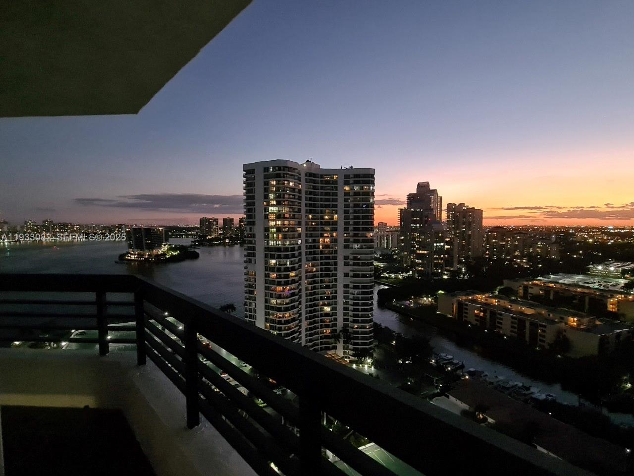 MYSTIC POINTE TOWER 400 C - Residential