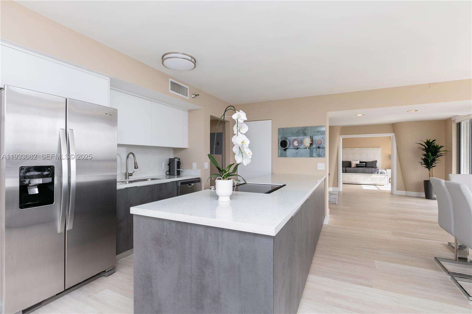 MYSTIC POINTE TOWER 400 C - Residential