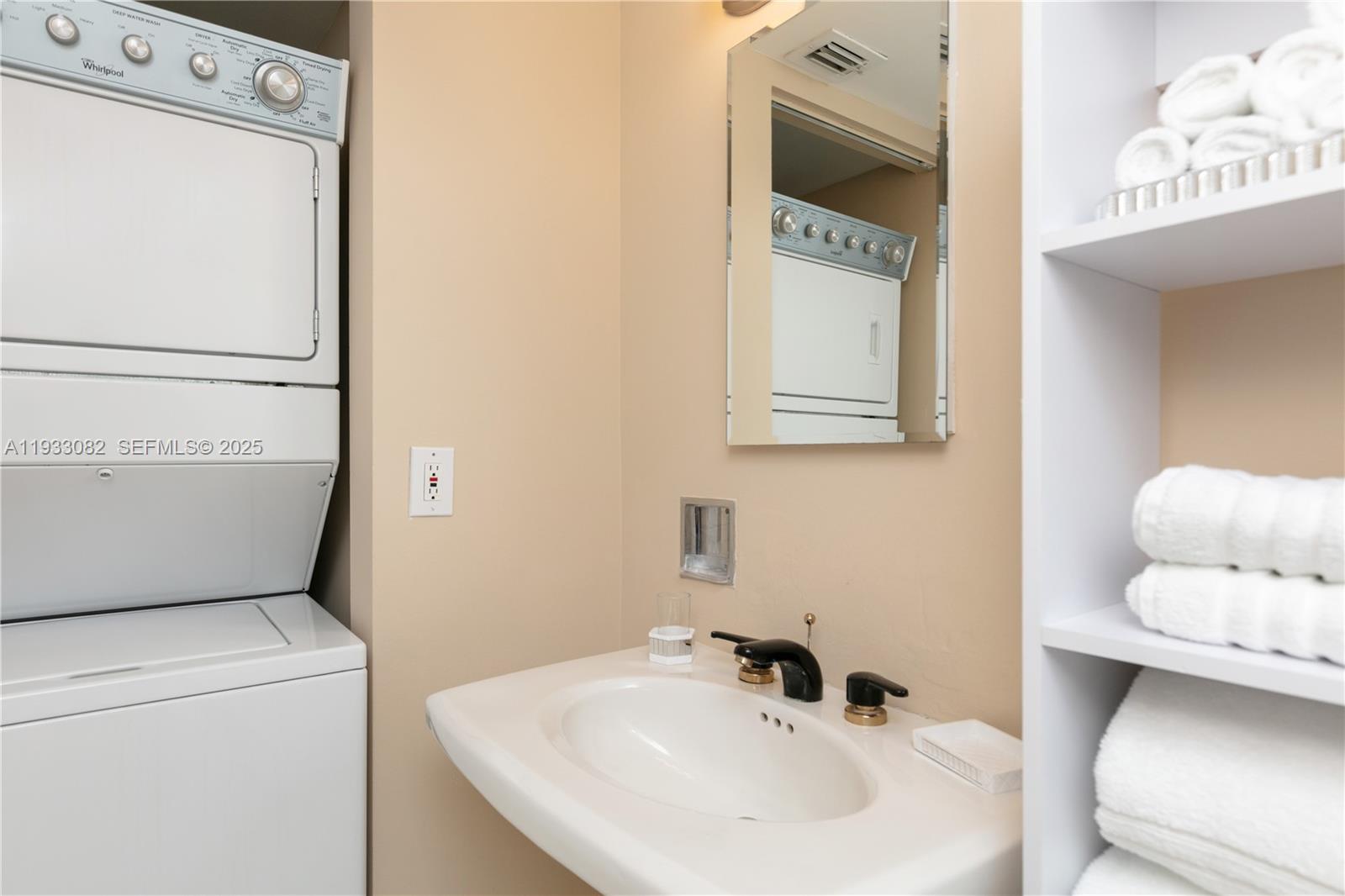 MYSTIC POINTE TOWER 400 C - Residential