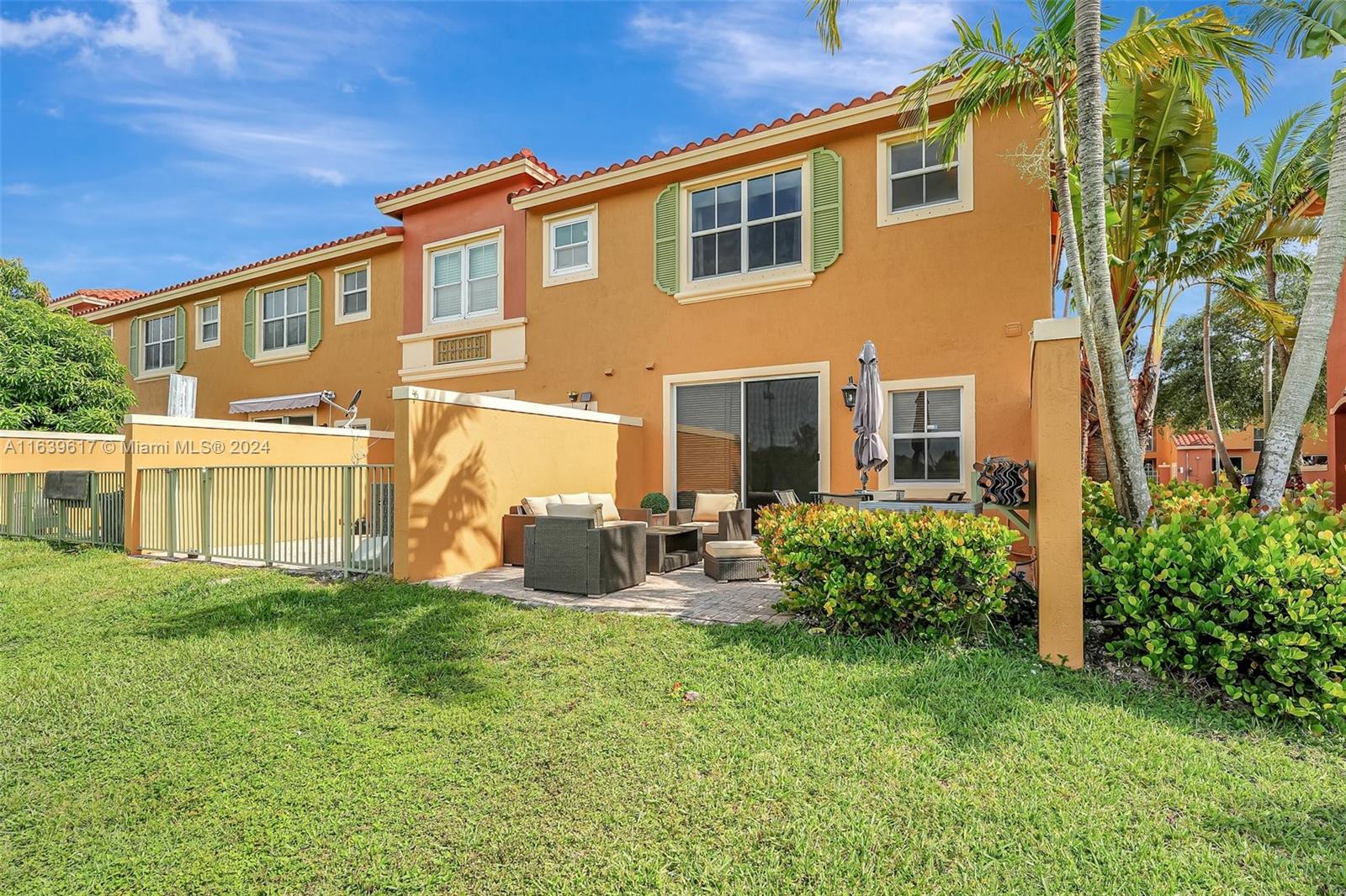 PEMBROKE CAY CONDO - Residential