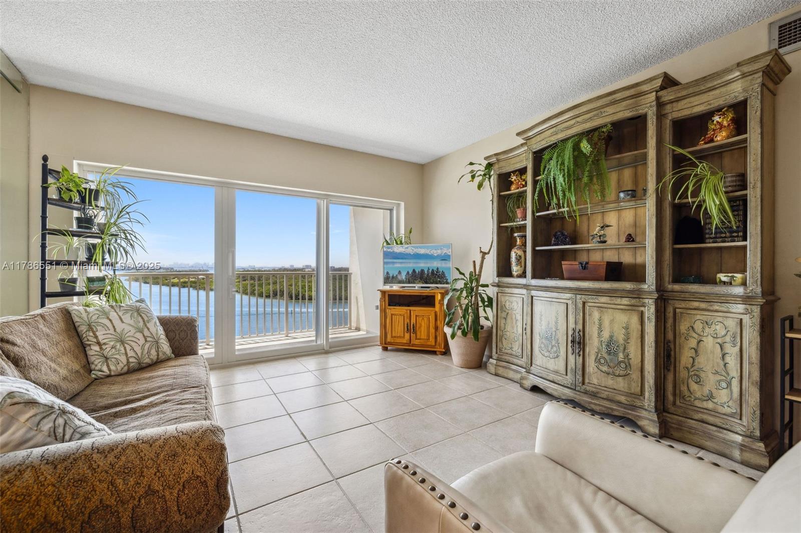 ARLEN HOUSE CONDO - Residential