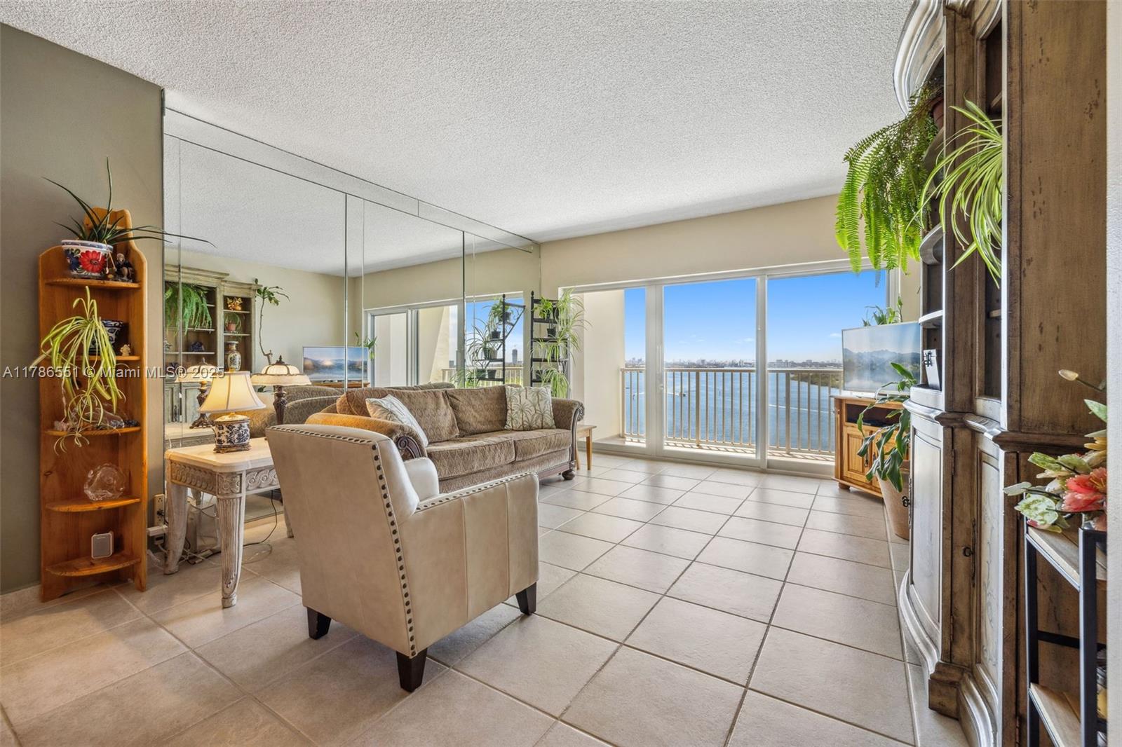 300 Bayview Dr 1214