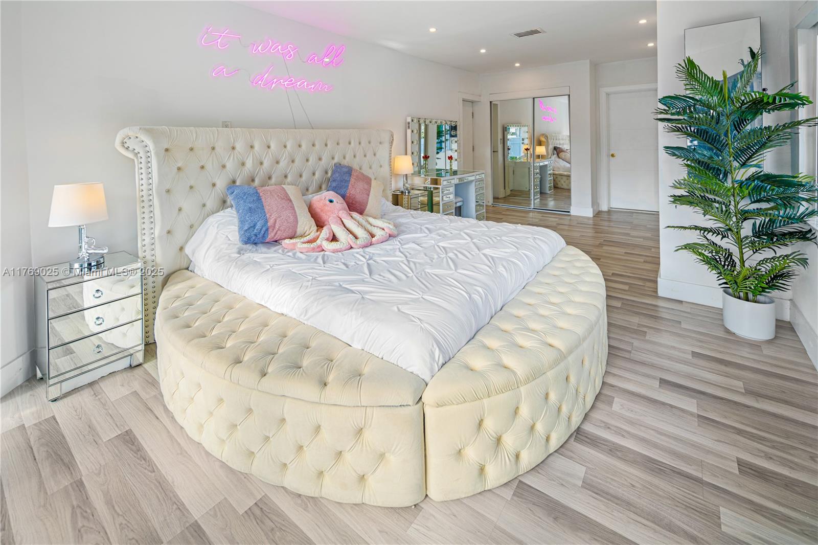 1460 Marseille Dr